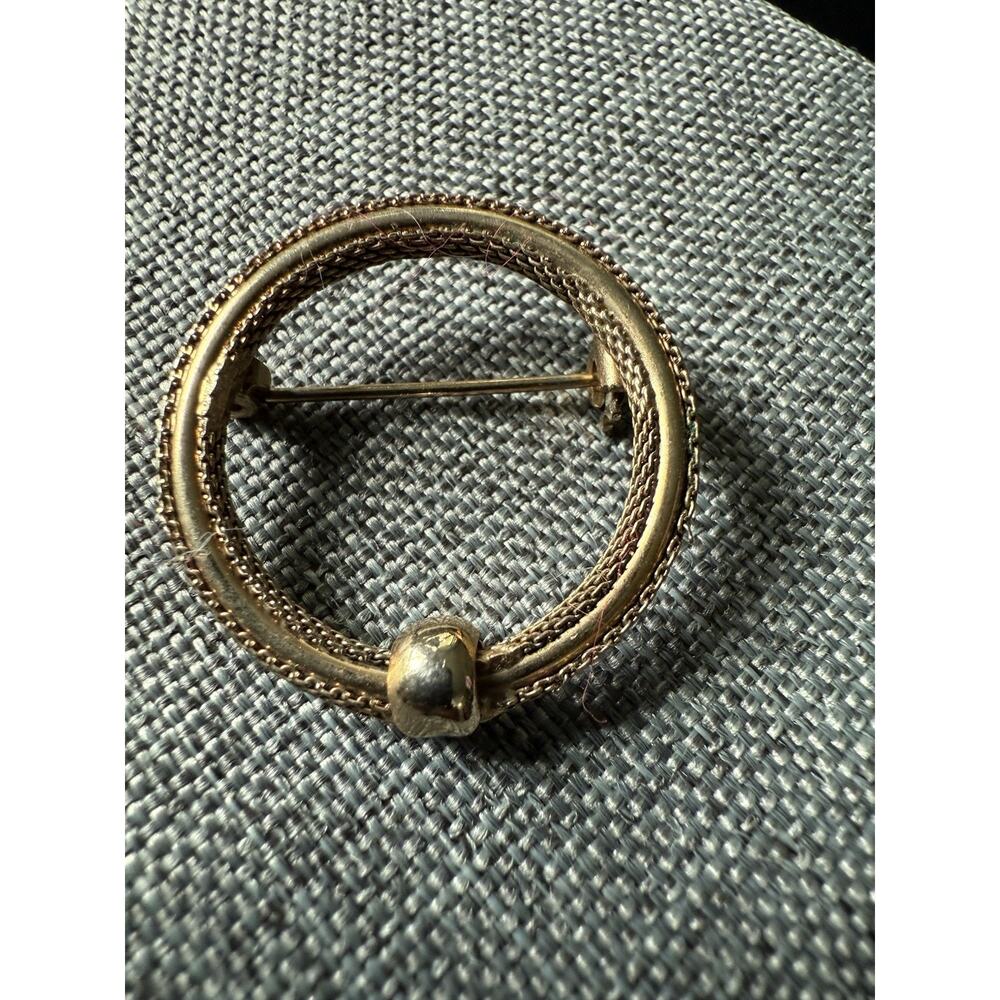 Vintage Gold Tone Mesh Circle Brooch Pin Career Cocktail Retro Scarf Lapel